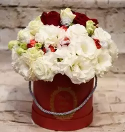 קופסת פרחים עם שוקולד